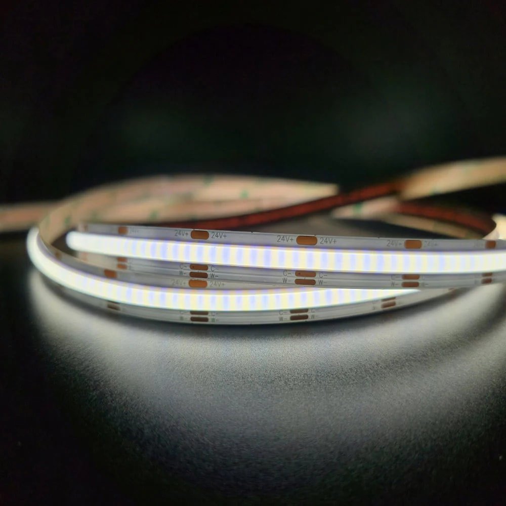 COB strip cross-section showing phosphor layer, PCB and thermal path.